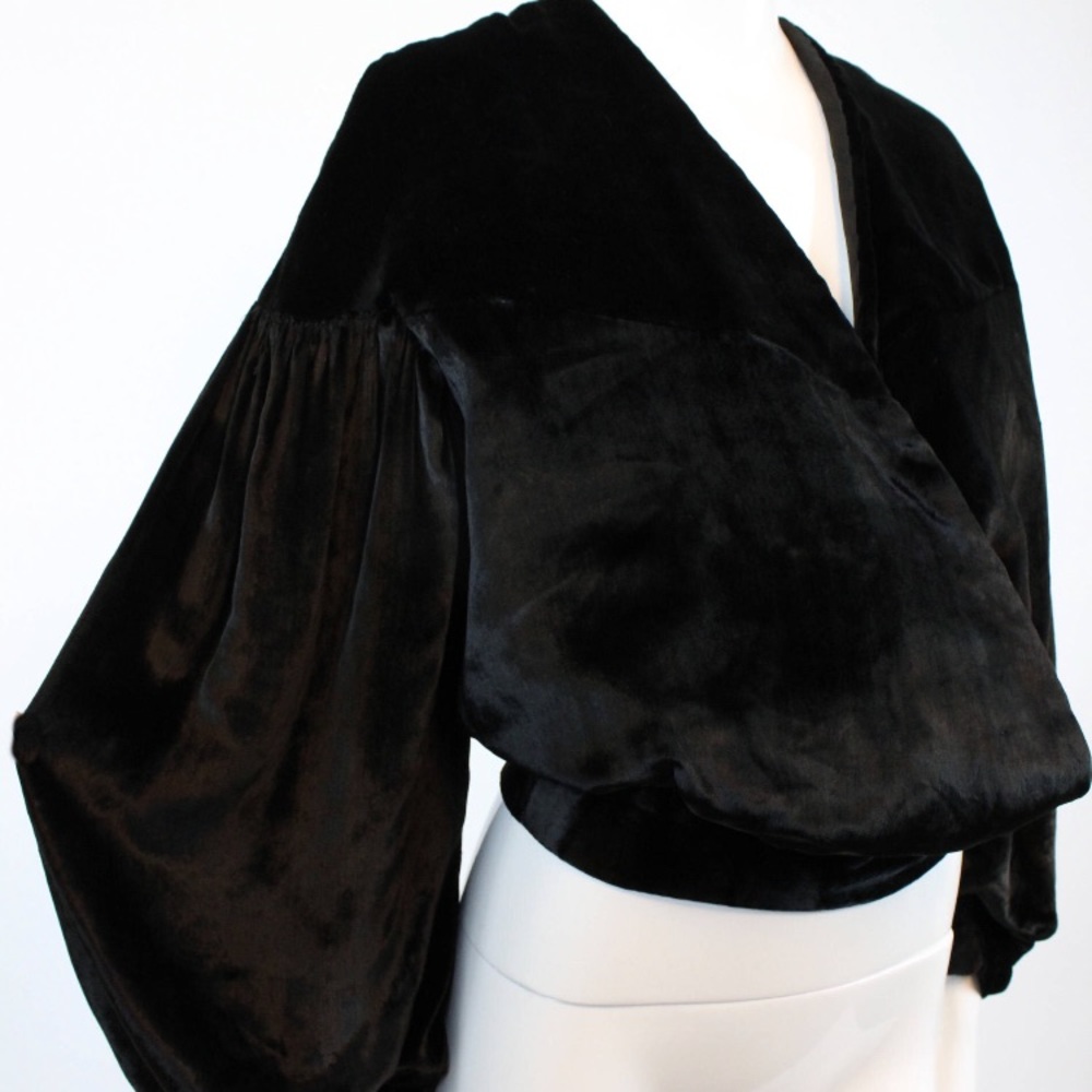1930s velvet wrap with balloon sleeves s
